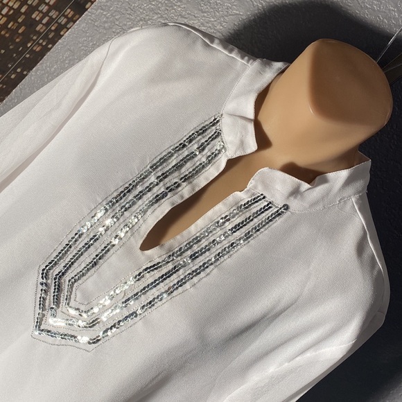 ANTTHONY - tunic overlay: white semi-sheer l/s w silver sequin hem accents - L - Picture 9 of 16